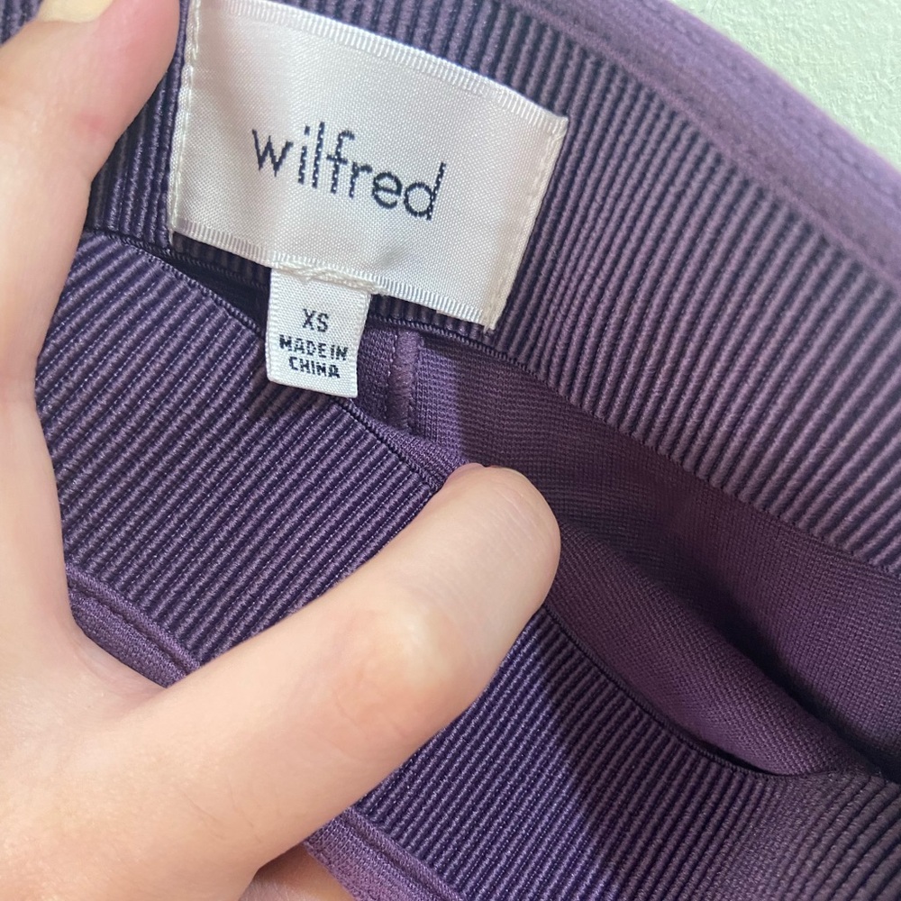 5/$30 Wilfred purple midi skirt ☺️
